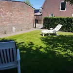 Op Ut Schoor *